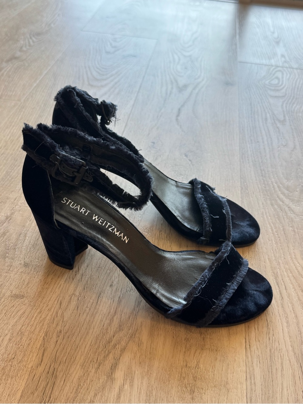 Stuart Weizmann Navy Frayed Velvet Block Heel Sandal Size 8 EUC